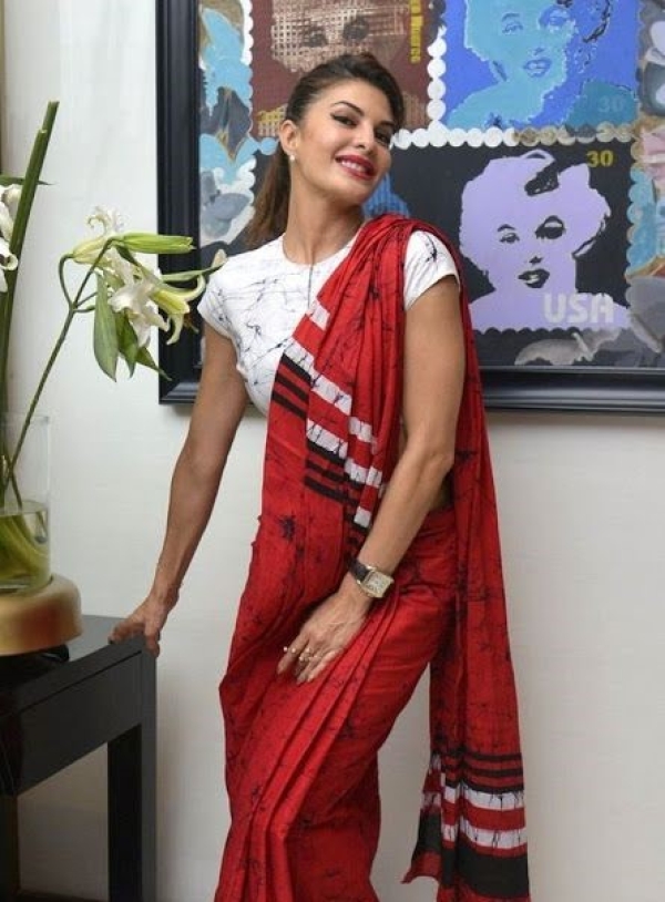 Bend Down Poses On Saree